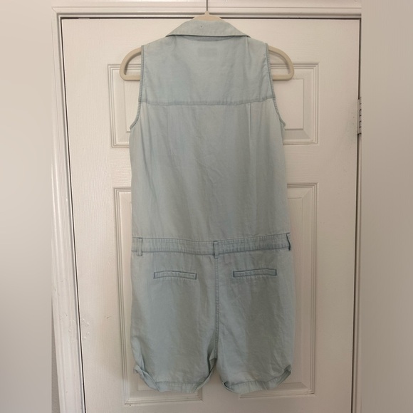 The Blue Shirt Shop Sleeveless Chambray Bridge Hampton
Romper size S small - Picture 9 of 10